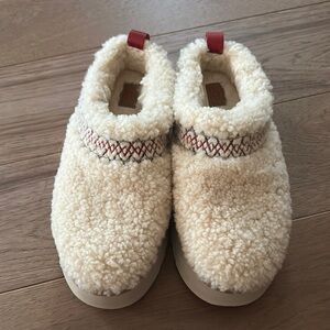 Cozy Cream Sherpa Slippers with Red Accents